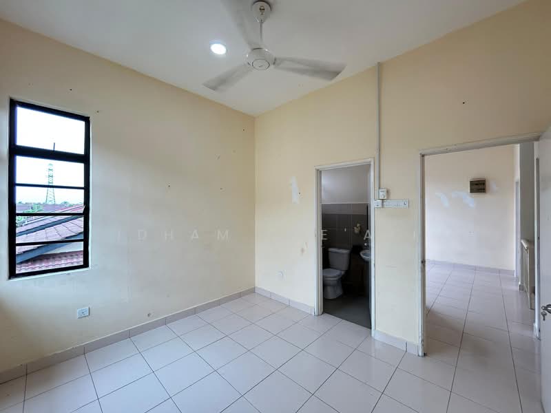 Semi-Detached House for Sale in Astana Permai (Kuantan) - Idham Che'Ali - Bathroom - PropertyGuru.com.my