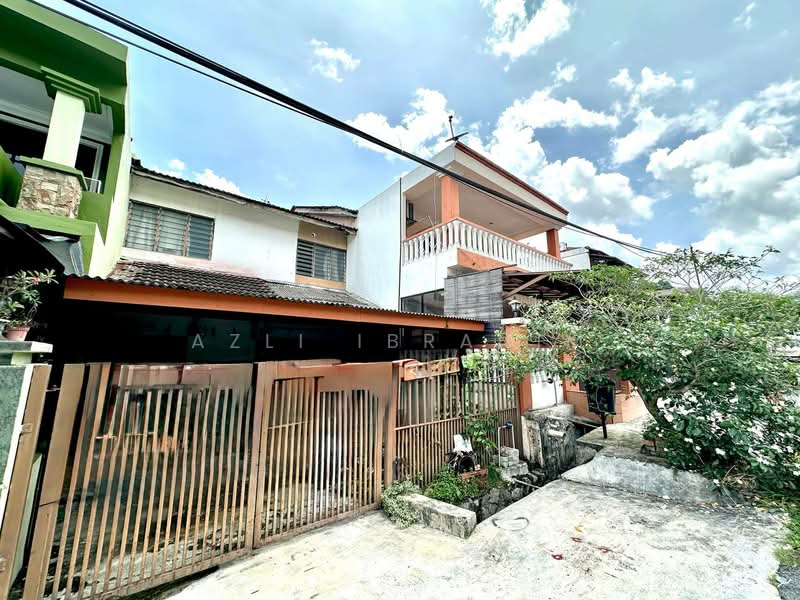 Rumah Teres 2 Tingkat untuk Dijual di Taman Melur (Ampang) - Azli Ibrahim - Exterior - PropertyGuru.com.my
