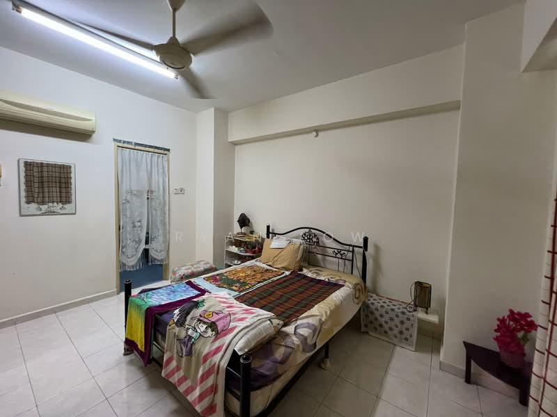 Kondominium untuk Disewa di Vista Komanwel A - Ryan Low - Bedroom - PropertyGuru.com.my