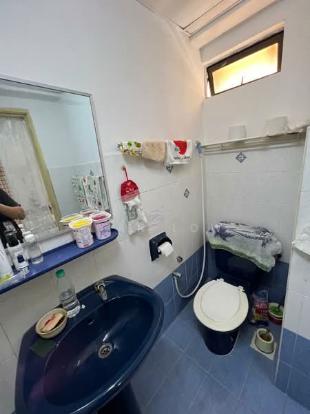 Kondominium untuk Disewa di Vista Komanwel A - Ryan Low - Bathroom - PropertyGuru.com.my
