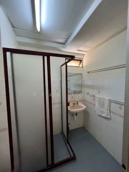 Kondominium untuk Disewa di Vista Komanwel A - Ryan Low - Bathroom - PropertyGuru.com.my