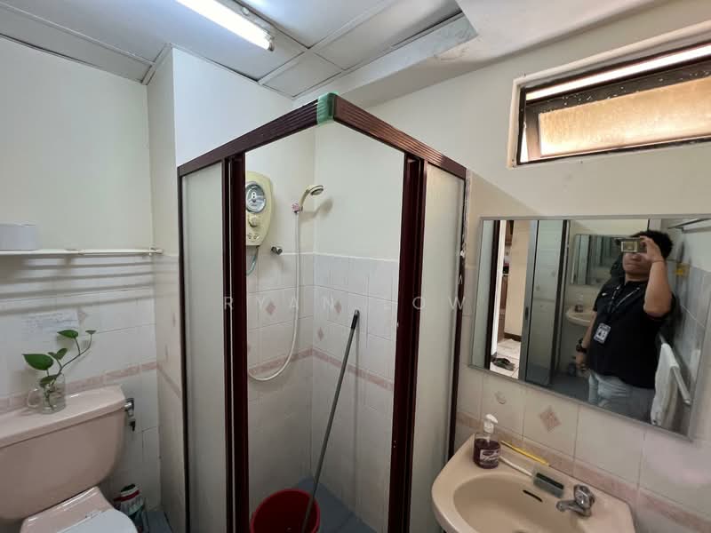 Kondominium untuk Disewa di Vista Komanwel A - Ryan Low - Bathroom - PropertyGuru.com.my