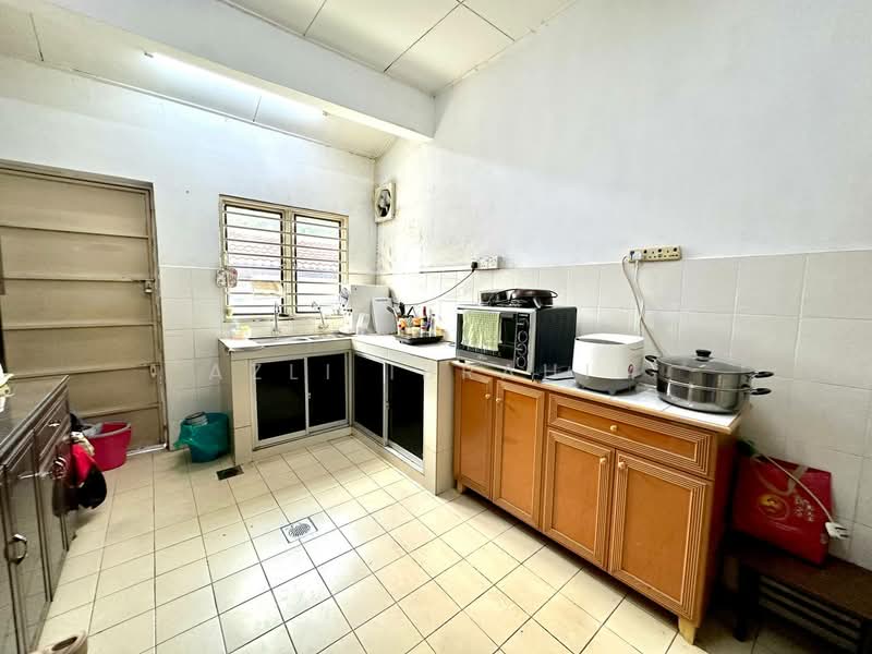 1-storey Terraced House for Sale in Taman Pelangi Semenyih (Semenyih) - Azli Ibrahim - Kitchen - PropertyGuru.com.my