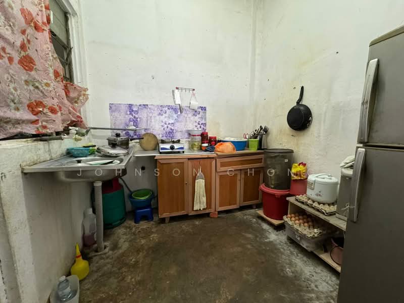 Rumah Flat untuk Dijual di Taman Pulai Utama - Johnson Chong - Kitchen - PropertyGuru.com.my
