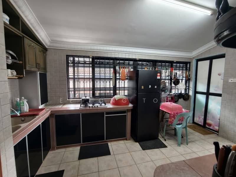 Rumah Berkembar untuk Dijual di Taman Nong Chik (Johor Bahru) - Ee Fong Toh - PropertyGuru.com.my