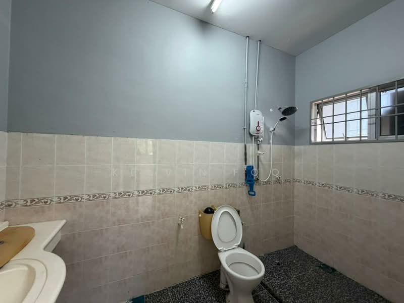 2-storey Terraced House for Sale in Taman Kampar Perdana (Kampar) - Kelvin Foo - Bathroom - PropertyGuru.com.my