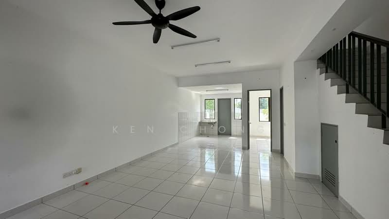 Rumah Teres 2 Tingkat untuk Dijual di Bandar Country Homes (Rawang) - Ken Chong - Living Room - PropertyGuru.com.my