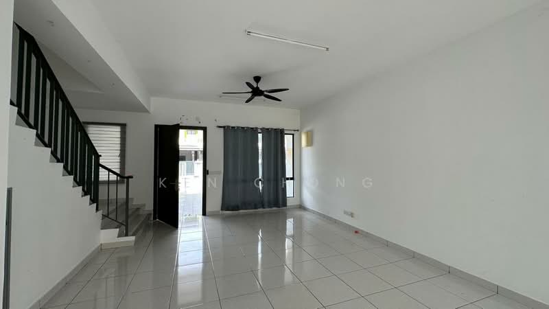Rumah Teres 2 Tingkat untuk Dijual di Bandar Country Homes (Rawang) - Ken Chong - Living Room - PropertyGuru.com.my