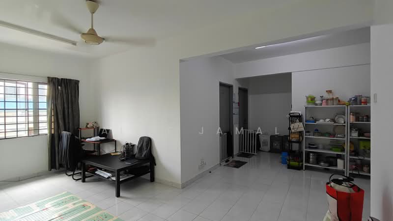 Apartment for Sale at Pangsapuri Salvia - Allie Jamal - Living Room - PropertyGuru.com.my