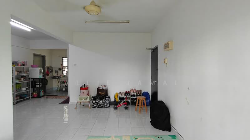 Apartment for Sale at Pangsapuri Salvia - Allie Jamal - Living Room - PropertyGuru.com.my
