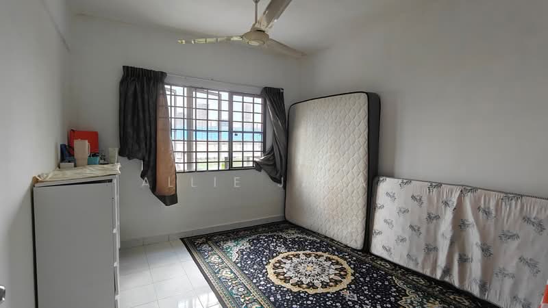 Apartment for Sale at Pangsapuri Salvia - Allie Jamal - Bedroom - PropertyGuru.com.my