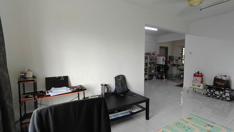Apartment for Sale at Pangsapuri Salvia - Allie Jamal - Living Room - PropertyGuru.com.my