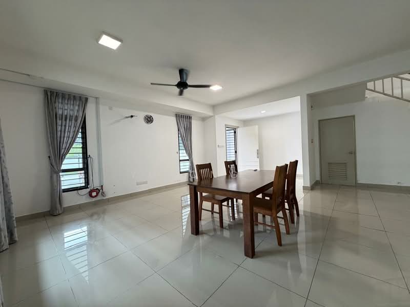 Cluster House for Sale in Bandar Putra (Kulai) - Yucong . - Living Room - PropertyGuru.com.my