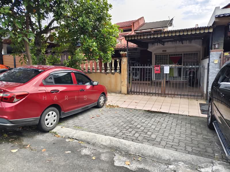 1-storey Terraced House for Sale in Klang (Selangor) - Haris Sulaiman - Exterior - PropertyGuru.com.my