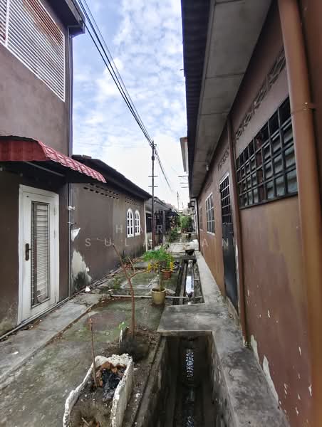 1-storey Terraced House for Sale in Klang (Selangor) - Haris Sulaiman - Exterior - PropertyGuru.com.my