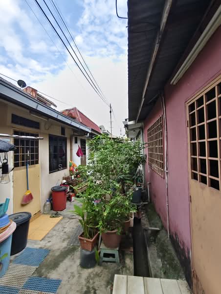 1-storey Terraced House for Sale in Klang (Selangor) - Haris Sulaiman - Exterior - PropertyGuru.com.my