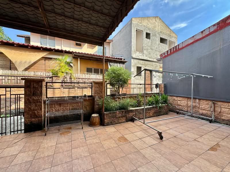 Rumah Teres 2 Tingkat untuk Dijual di Bukit Jelutong (Shah Alam) - Nadia Shukri - Exterior - PropertyGuru.com.my