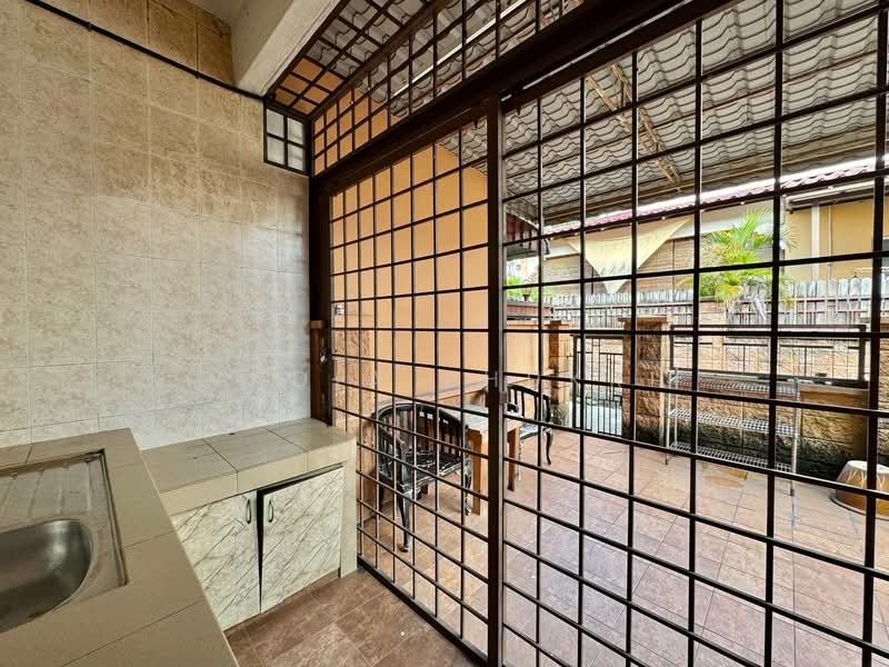 Rumah Teres 2 Tingkat untuk Dijual di Bukit Jelutong (Shah Alam) - Nadia Shukri - Exterior - PropertyGuru.com.my