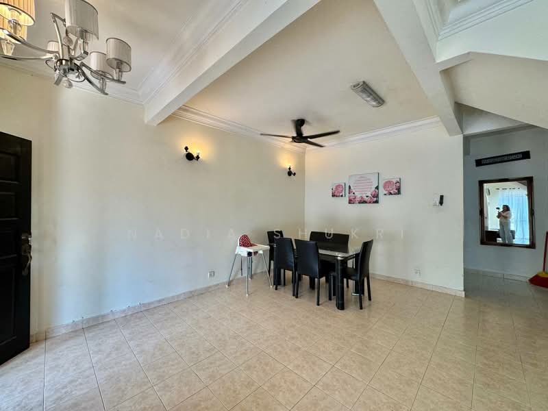 Rumah Teres 2 Tingkat untuk Dijual di Bukit Jelutong (Shah Alam) - Nadia Shukri - Dining Room - PropertyGuru.com.my