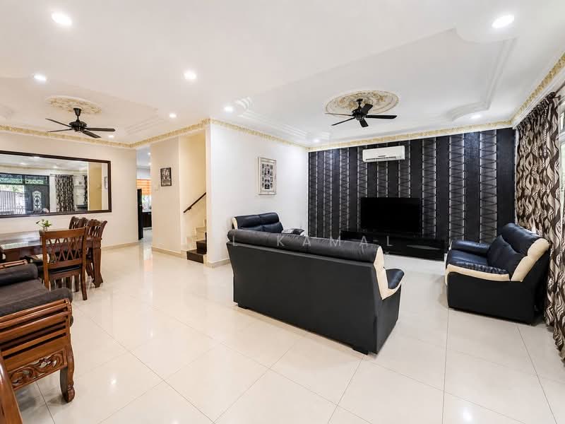 Rumah Teres 2 Tingkat untuk Dijual di Kampung Batu Belah (Klang) - Aqil Kamal - Living Room - PropertyGuru.com.my