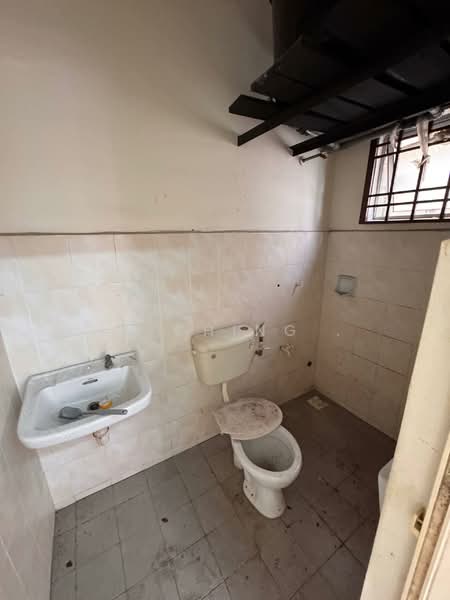 Pangsapuri untuk Dijual di Seri Mengkuang - Le Ching . - Bathroom - PropertyGuru.com.my