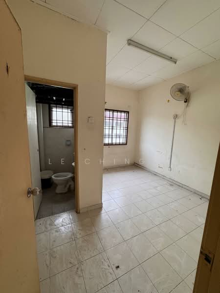 Pangsapuri untuk Dijual di Seri Mengkuang - Le Ching . - Bathroom - PropertyGuru.com.my