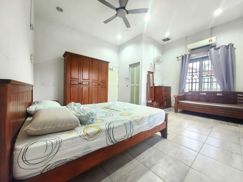 Bungalow for Rent in Kelapa Sawit (Kulai) - Claire Lai - Bedroom - PropertyGuru.com.my