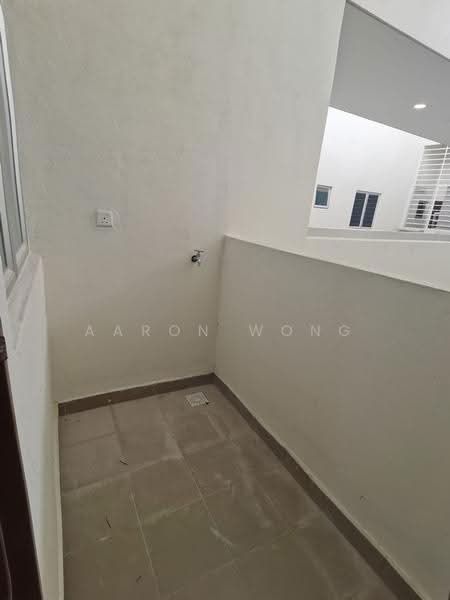 Pangsapuri untuk Dijual di Jalil Damai Apartments - Aaron Wong - Balcony - PropertyGuru.com.my