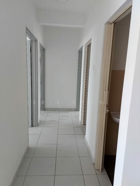 Pangsapuri untuk Disewa di Pangsapuri Seri Utama - Erik Nyon - Corridor - PropertyGuru.com.my