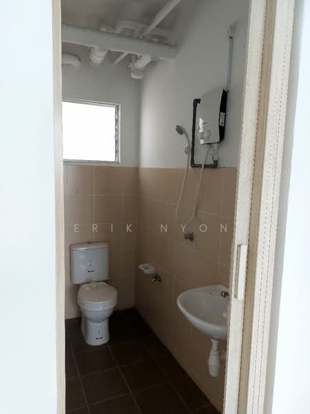 Pangsapuri untuk Disewa di Pangsapuri Seri Utama - Erik Nyon - Bathroom - PropertyGuru.com.my