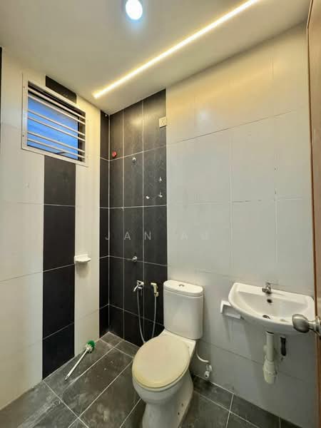 2-storey Terraced House for Sale in Taman Bestari Indah (Ulu Tiram) - JAN AU - Bathroom - PropertyGuru.com.my
