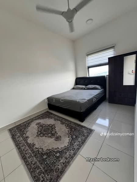 Servis Apartment untuk Disewa di Residensi Emas - Eric Yap - Master Bedroom - PropertyGuru.com.my