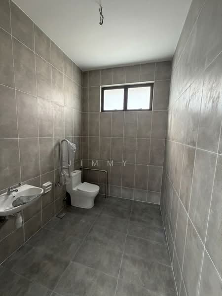 Factory for Rent in Eco Business Park 1 (Johor Bahru) - Jimmy . - Bathroom - PropertyGuru.com.my
