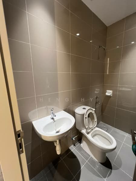 Service Residence for Sale at The Astaka @ 1 Bukit Senyum - Heng Hy - Bathroom - PropertyGuru.com.my