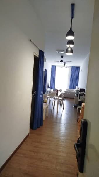 Kondominium untuk Dijual di Lakefront Homes - NoraFizah Gapar - Corridor - PropertyGuru.com.my
