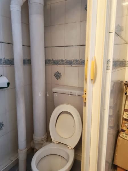 Pangsapuri untuk Dijual di Greenlane Heights Block H - Ben Lee - Bathroom - PropertyGuru.com.my