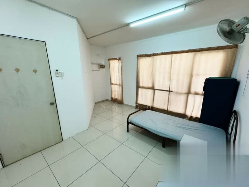 Bungalow for Rent in Taman Seri Jaromas (Jenjarom) - Elynn Chia - Bedroom - PropertyGuru.com.my
