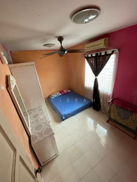 2-storey Terraced House for Sale in Taman Beringin (Jinjang) - Azli Ibrahim - Bedroom - PropertyGuru.com.my