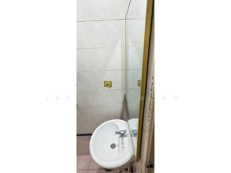 Kondominium untuk Disewa di Putra Indah Condominium - Jacksley Wong - Bathroom - PropertyGuru.com.my