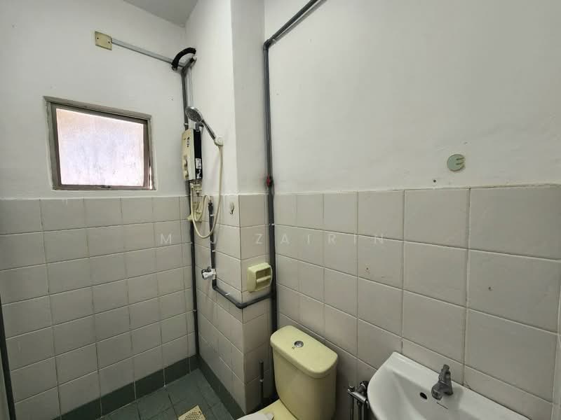 Apartment for Sale at Melur Apartment - M.J Zairin - Bathroom - PropertyGuru.com.my
