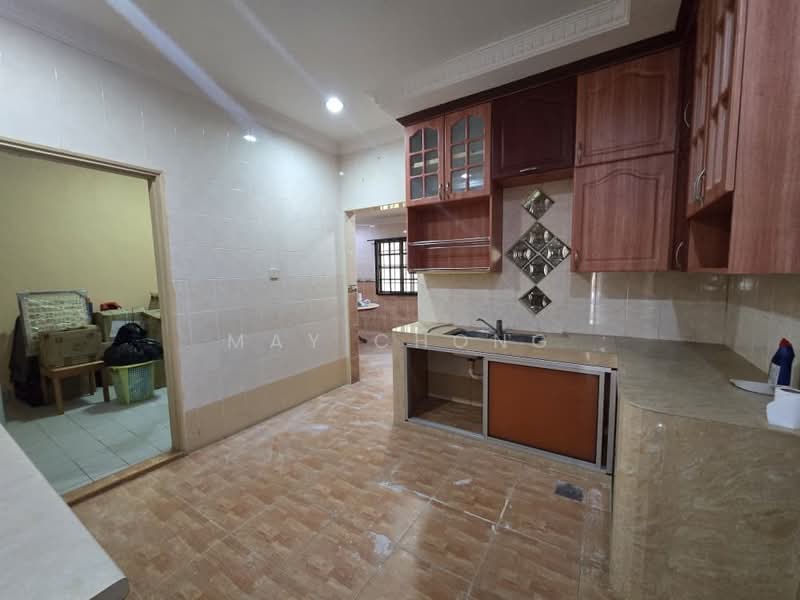 Rumah Banglo untuk Dijual di Bandar Putra (Kulai) - May Chong - Kitchen - PropertyGuru.com.my