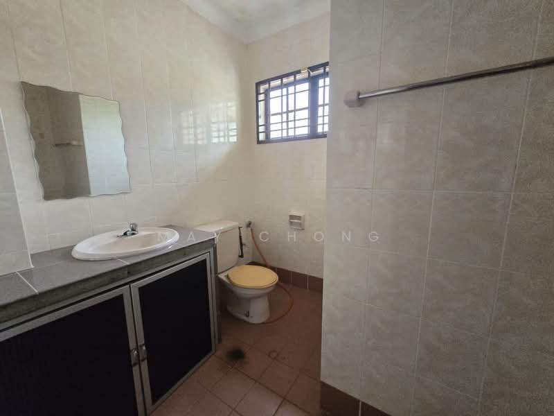 Rumah Banglo untuk Dijual di Bandar Putra (Kulai) - May Chong - Bathroom - PropertyGuru.com.my