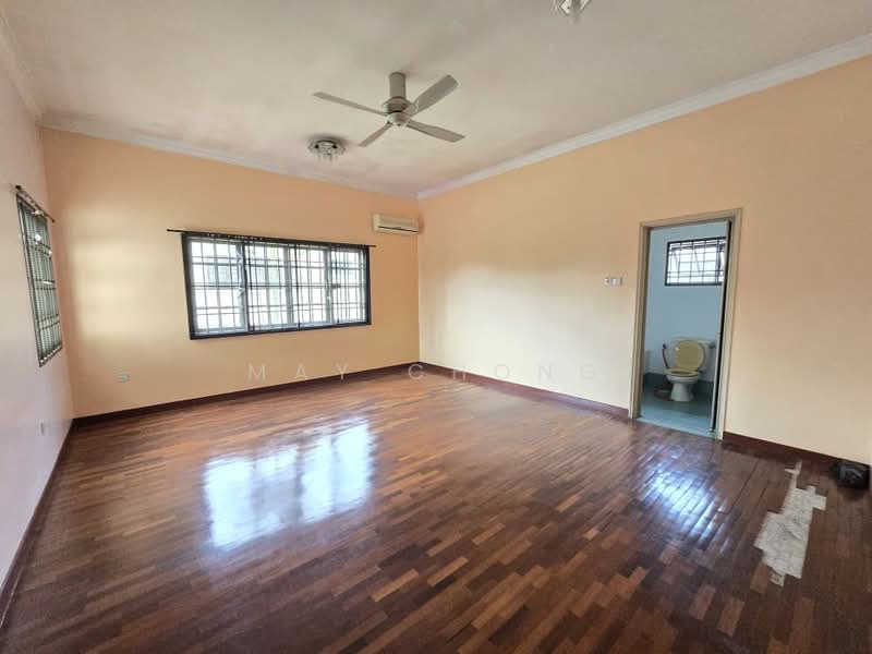 Rumah Banglo untuk Dijual di Bandar Putra (Kulai) - May Chong - Living Room - PropertyGuru.com.my