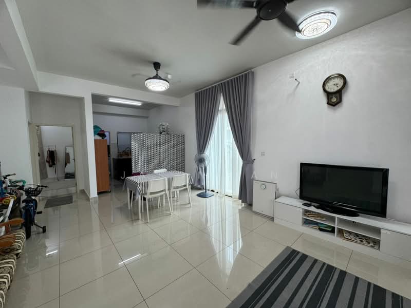 2-storey Terraced House for Sale in Taman Seri Austin (Tebrau) - Jason Tan - Living Room - PropertyGuru.com.my