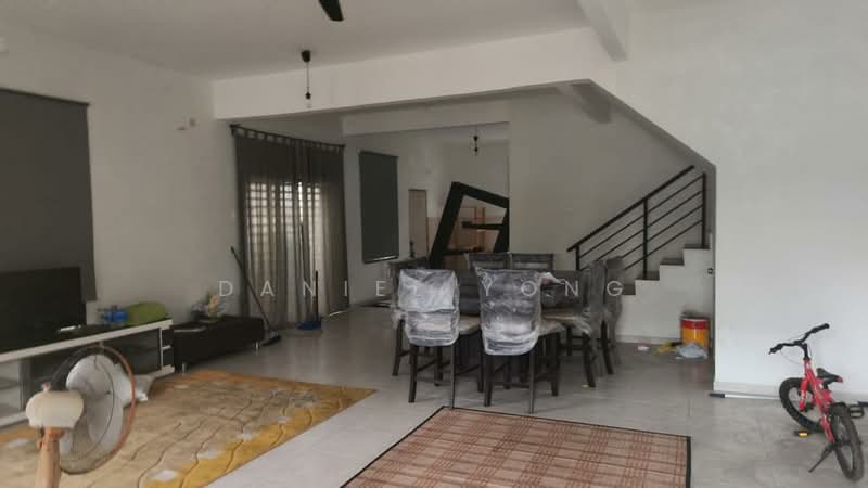 Rumah Berkembar untuk Dijual di Taman Scientex Pasir Gudang (Pasir Gudang) - Daniel Yong - Living Room - PropertyGuru.com.my