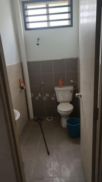 Rumah Berkembar untuk Dijual di Taman Scientex Pasir Gudang (Pasir Gudang) - Daniel Yong - Bathroom - PropertyGuru.com.my