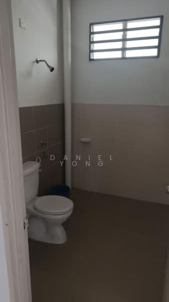 Rumah Berkembar untuk Dijual di Taman Scientex Pasir Gudang (Pasir Gudang) - Daniel Yong - Bathroom - PropertyGuru.com.my