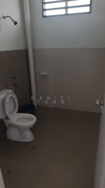 Rumah Berkembar untuk Dijual di Taman Scientex Pasir Gudang (Pasir Gudang) - Daniel Yong - Bathroom - PropertyGuru.com.my