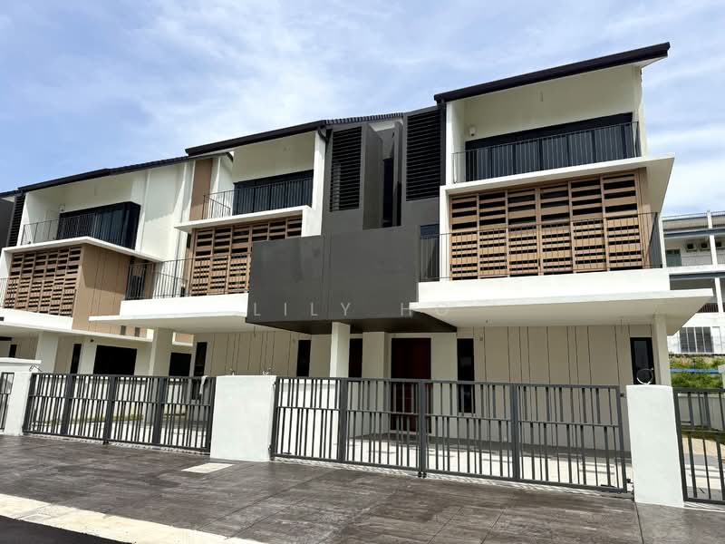 Rumah Berkembar untuk Dijual di Seri Kembangan (Selangor) - Lily Ho - Exterior - PropertyGuru.com.my