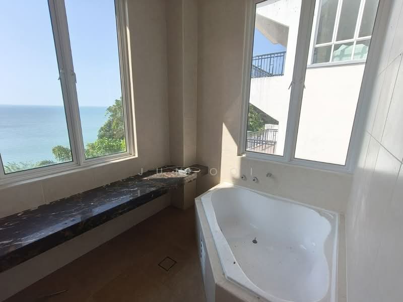 Bungalow for Sale in Batu Ferringhi (Penang) - Jun Ooi - Bathroom - PropertyGuru.com.my